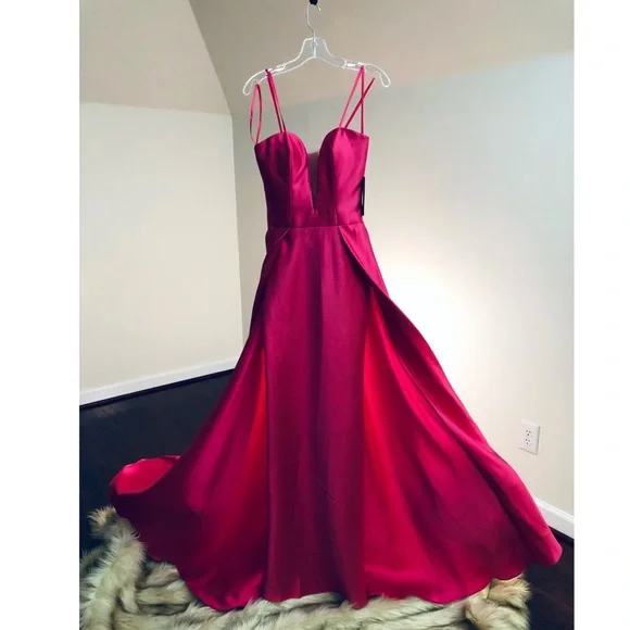 La Femme Prom Dress - Picture 2 of 7